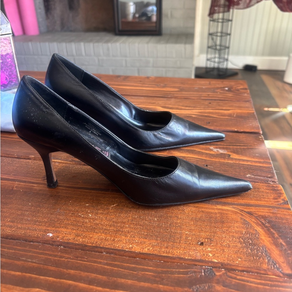 Steve Madden Black Pointed-Toe Mid Heel Pumps